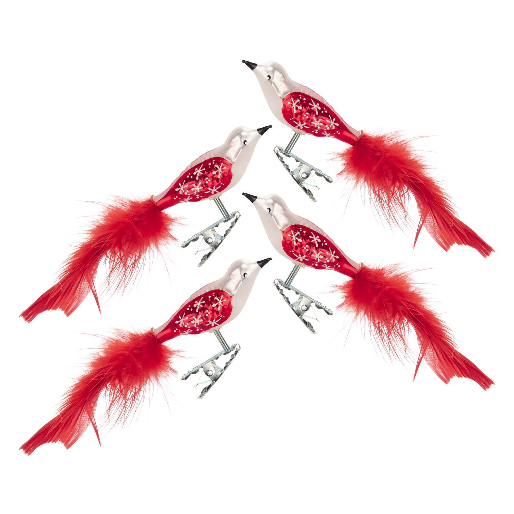Vier weiße-rote Vogel-Christbaumschmuckstücke mit roten Federn und Schneeflockendesigns auf dem Körper, befestigt an Clips. im Dregeno Online Shop günstig kaufen