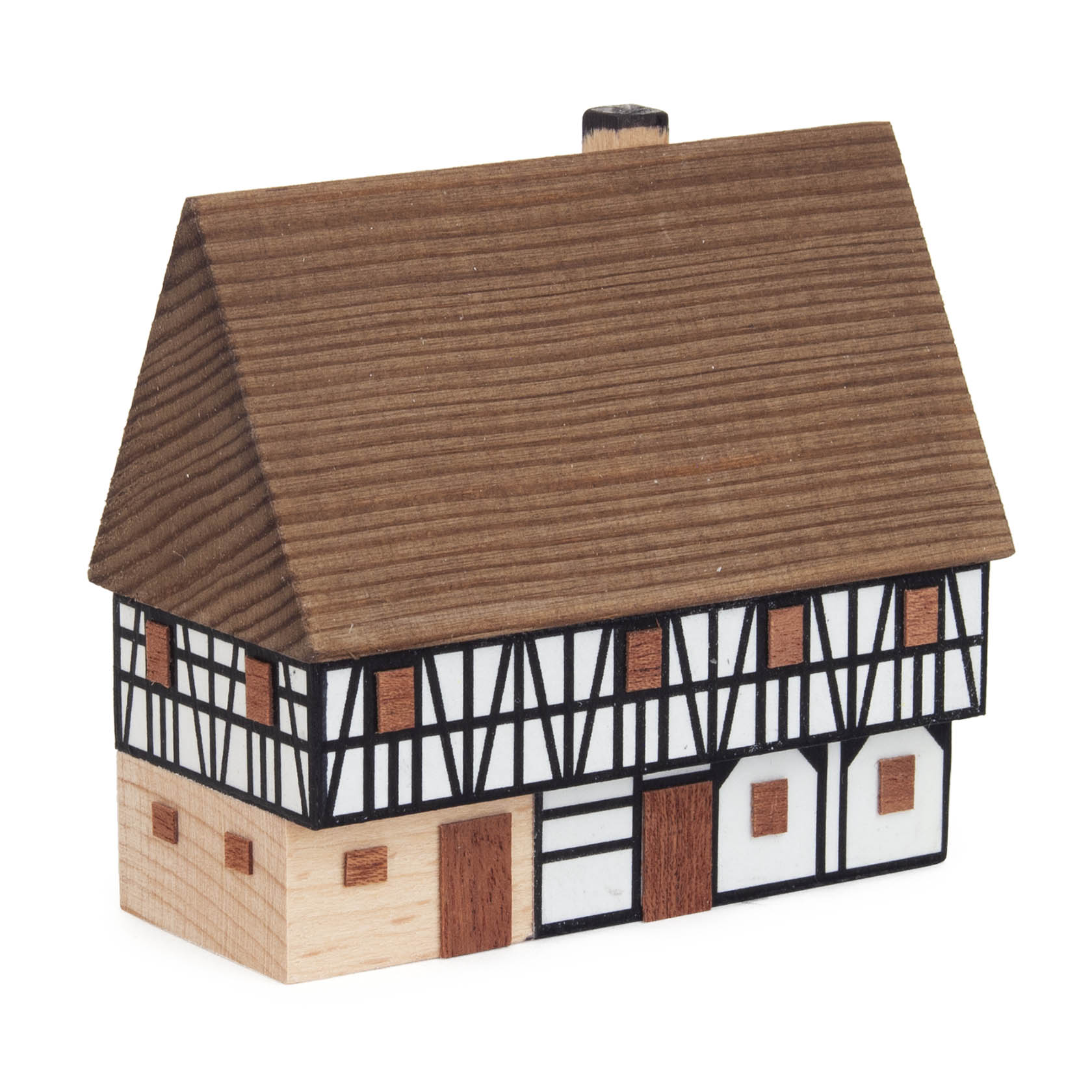 Miniatur-Nachbildung eines zweistöckigen Fachwerkhauses mit einem steilen, braunen Satteldach. Das Erdgeschoss ist weiß, das Obergeschoss zeigt das typische schwarze Fachwerk. im Dregeno Online Shop günstig kaufen