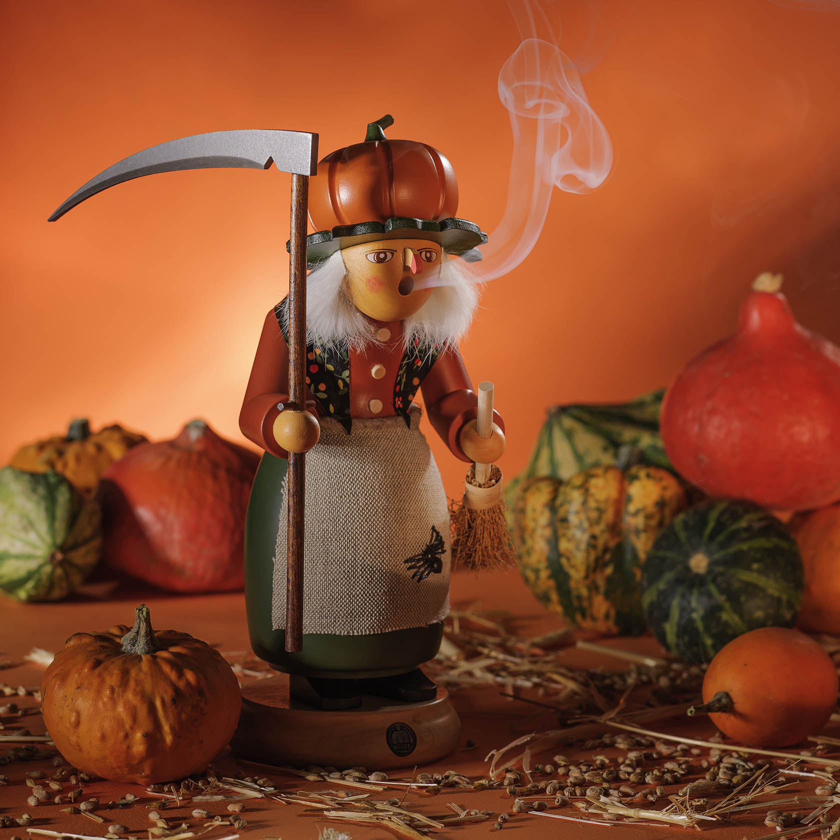 Räucherfrau Halloween-Hexe mit Kürbis