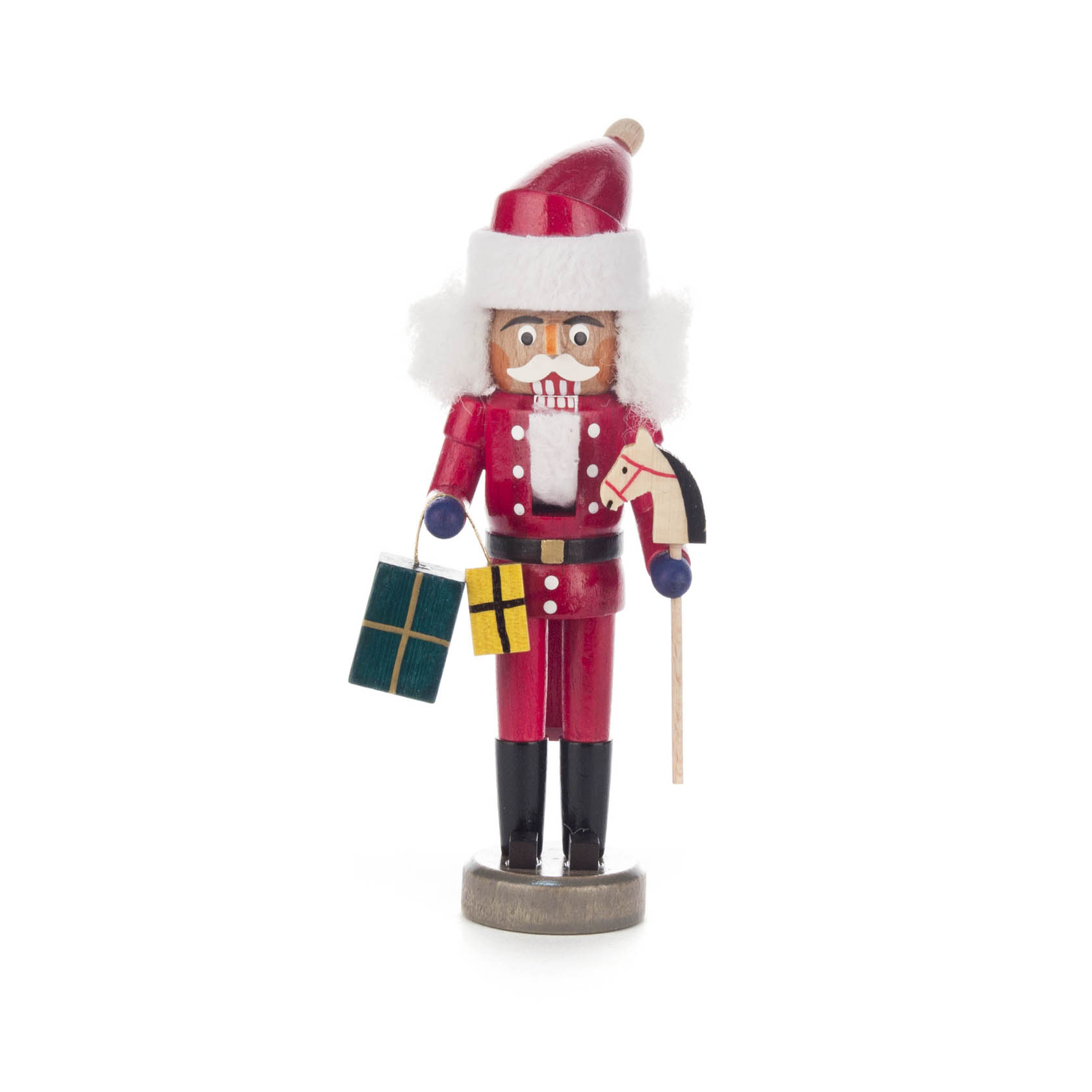 Roter Nussknacker in Weihnachtsmannkostüm, 14,5 cm groß, mit Steckenpferd und zwei Geschenken in den Händen. im Dregeno Online Shop günstig kaufen