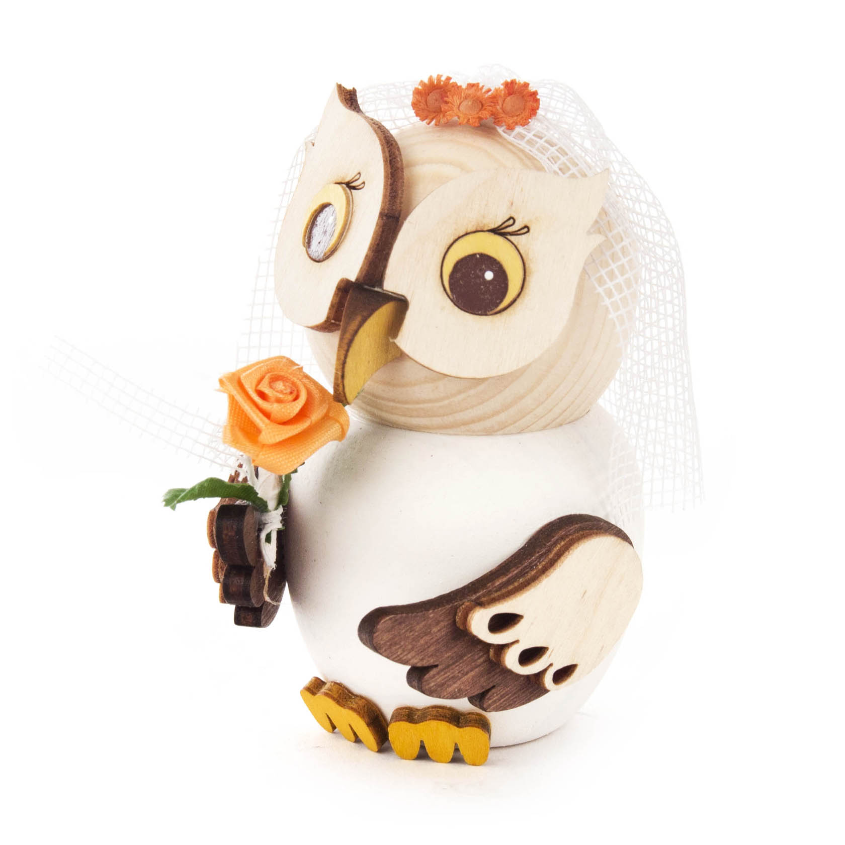 Eine dekorative Figur einer Mini-Eule in Brautkleidung mit Schleier, Blumenkranz und einer orangefarbenen Rose in den Flügeln. im Dregeno Online Shop günstig kaufen