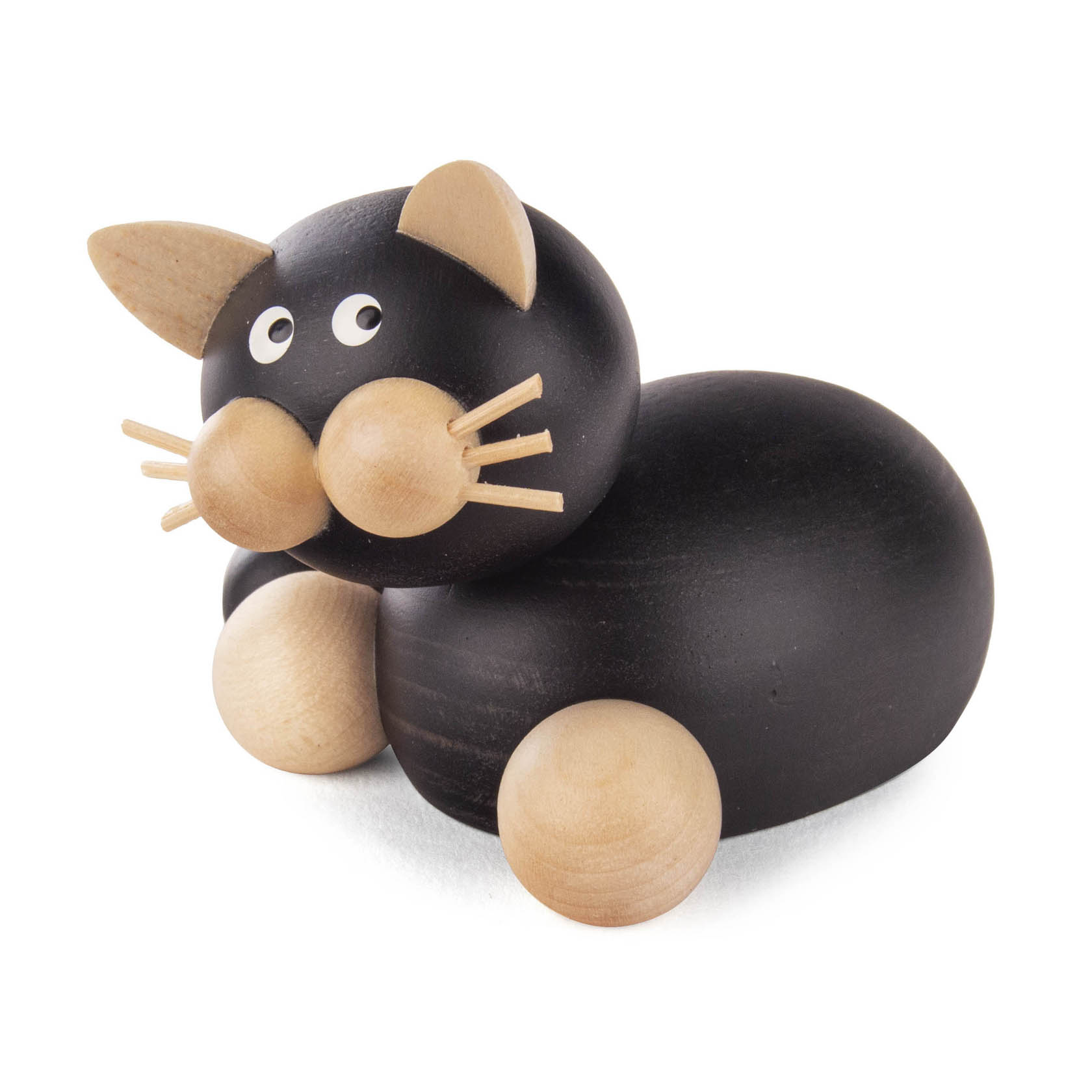 Holzfigur einer schwarz-weißen Katze mit großen Kulleraugen und hellem Schnurrbart, freundlich dreinschauend. im Dregeno Online Shop günstig kaufen