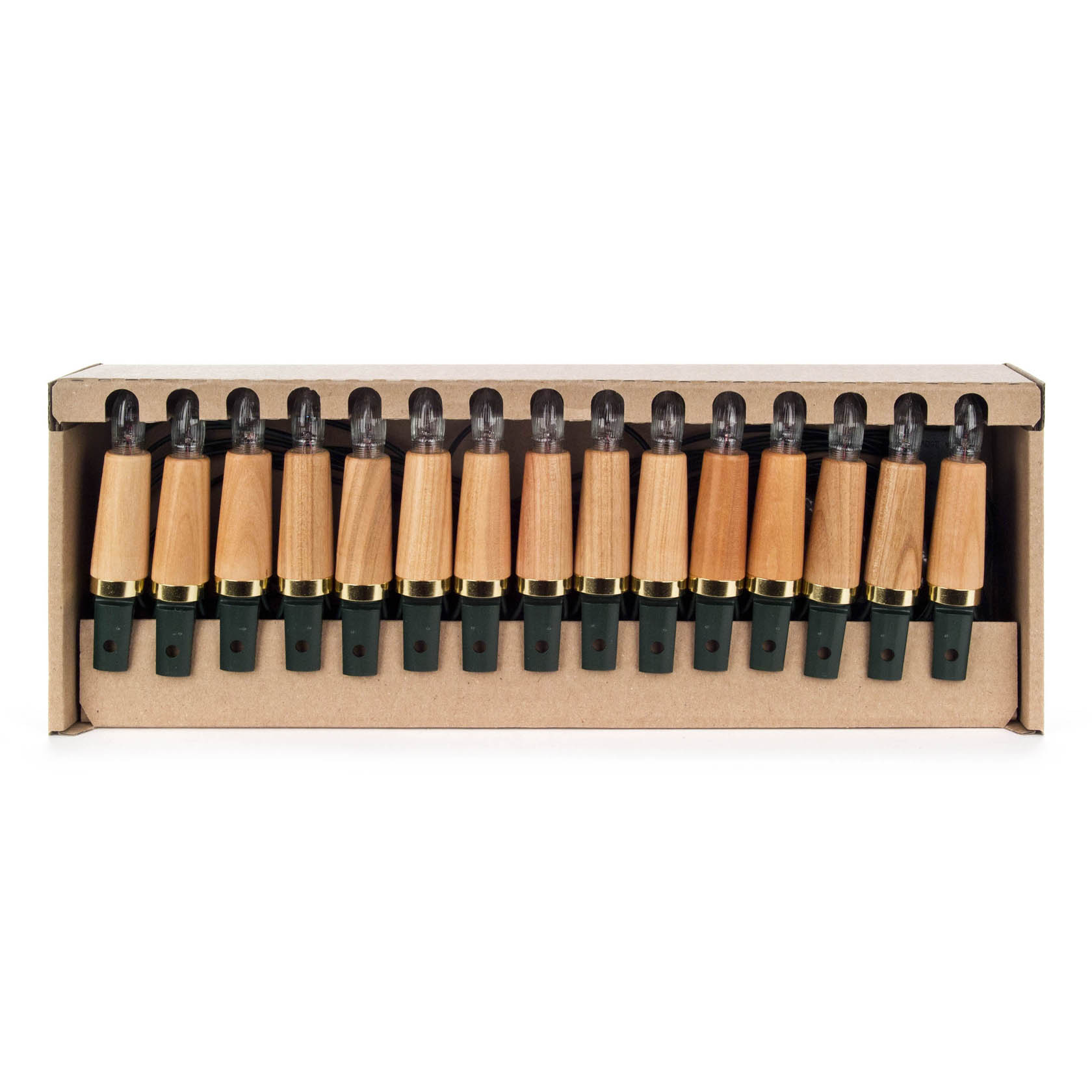 Eine 15-teilige Lichterkette mit Holzschäften in Kirschholzoptik, in einem Karton verpackt.
